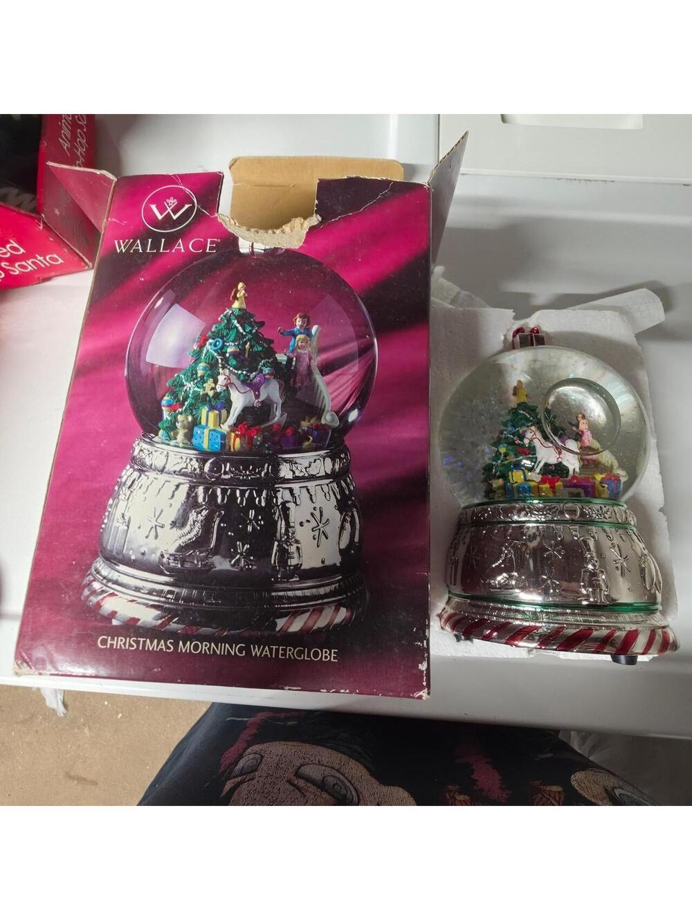 Wallace Christmas Morning Snow Waterglobe Tune: "We Wish You a Merry Christmas"
